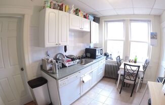 Short Walk to BU Campus and Coolidge Corner. Heat and Hot Water Included. Laundry on a Site, Parking