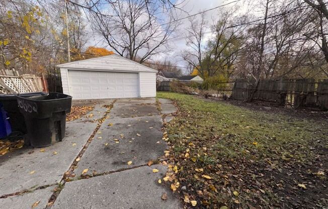 Stunning 3 Bedroom Brick Bungalow on Eastside of Detroit, Move in ready!