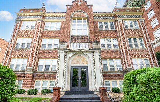 1 bed, 1 bath, 693 sqft, $1,325, Unit 15-107