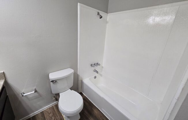 2 beds, 1.5 baths, 992 sqft, $1,350, Unit 900B