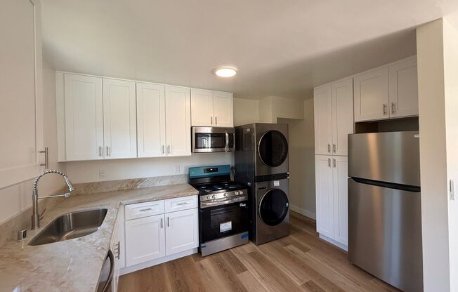 Completely Renovated 2 Bed / 1 Bath Back House – Move-In Ready!