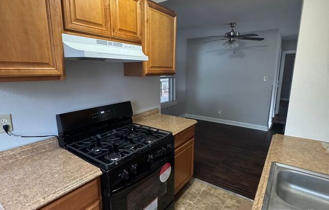 2 beds, 1 bath, $895