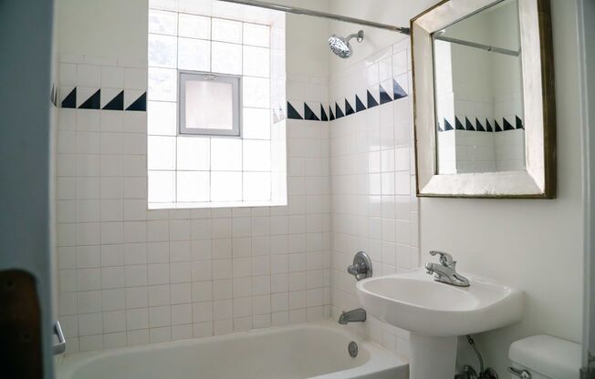 Studio, 1 bath, 255 sqft, $1,100, Unit 840-211