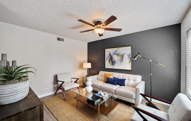 2 beds, 1.5 baths, 856 sqft, $1,895