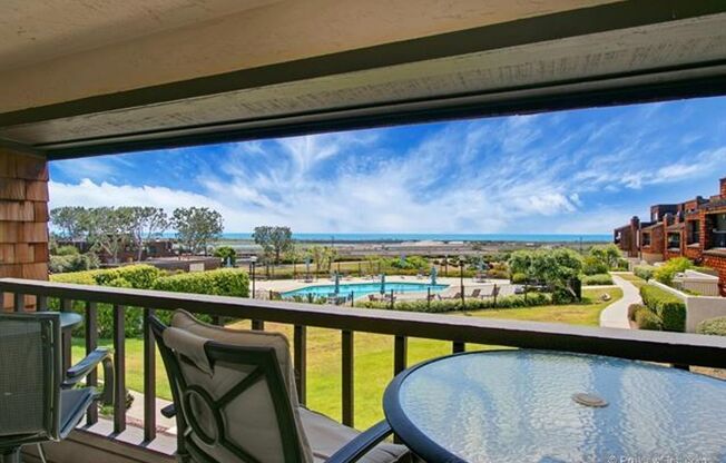 Gorgeous ocean view House 3 beds/ 3.5 baths in Del Mar.
