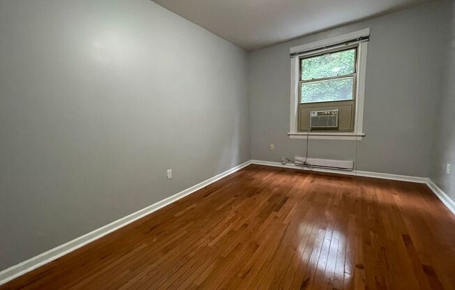 2 beds, 1 bath, 800 sqft, $1,759, Unit 5717 Hobart St. #07