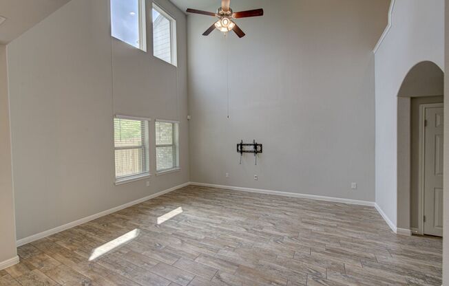 Meticulously cared for 3/2.5 home in Arbors at Turtle Rock move-in ready!