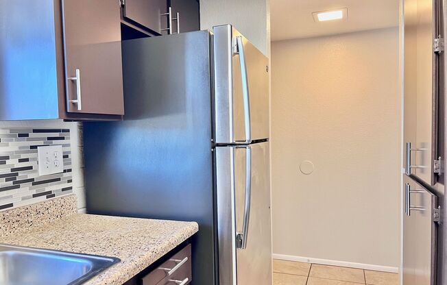 2 beds, 2 baths, 900 sqft, $1,295, Unit 24