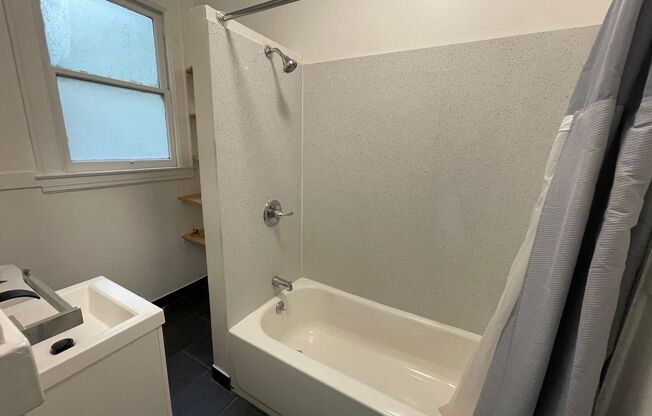 Studio, 1 bath, $1,595, Unit 402