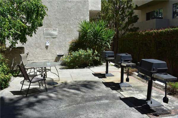 2 beds, 1 bath, 800 sqft, $2,300, Unit UNIT 210A