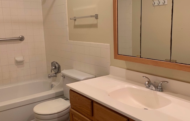 2 beds, 1 bath, 900 sqft, $1,521, Unit 301