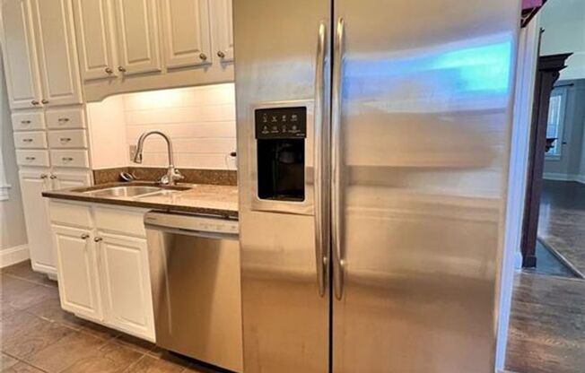 2 beds, 1 bath, $1,575, Unit Unit A