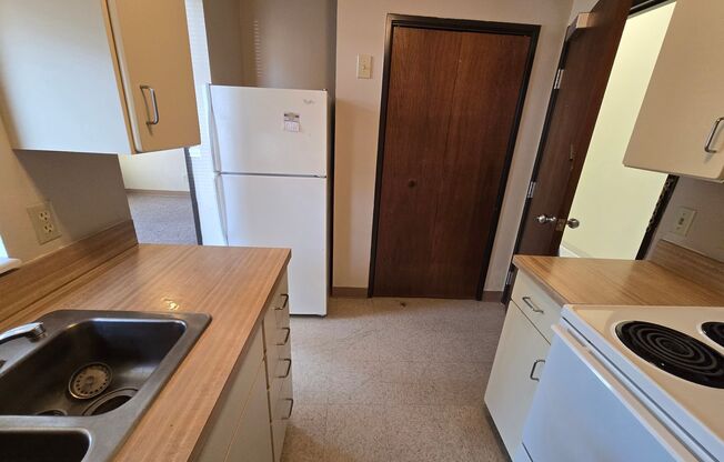 1 bed, 1 bath, 600 sqft, $550, Unit 209