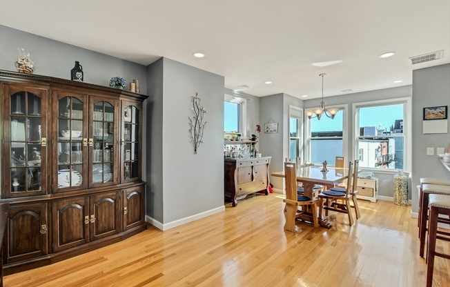 28 MONUMENT ST