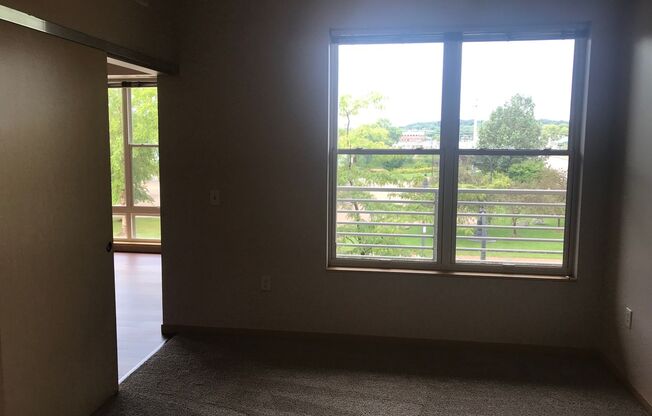 2 beds, 2 baths, 926 sqft, $1,600, Unit 210