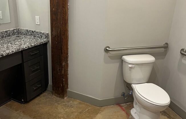 1 bed, 1 bath, 765 sqft, $1,460, Unit Bay 1 Unit 103