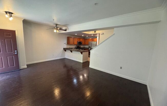 Spacious 2 Story Condo In Westlake Villas