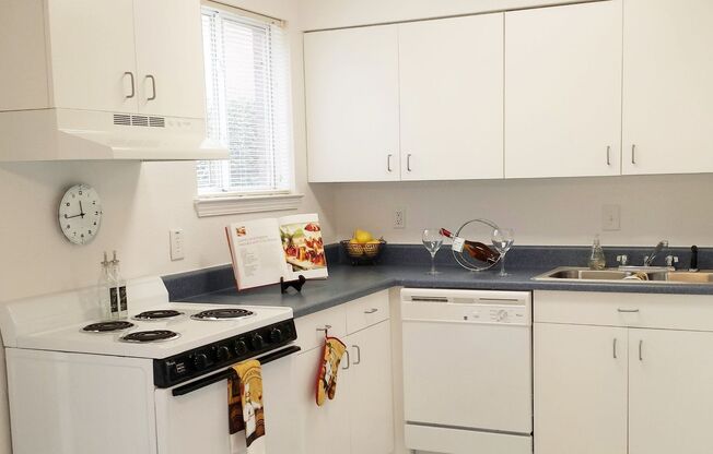 2 beds, 1 bath, 900 sqft, $1,150, Unit 06C