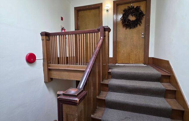 Large 1 bedroom Historic condo - Top Floor unit with a charming interior- Available now!