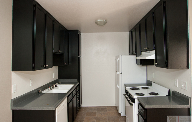 2 beds, 1 bath, 850 sqft, $1,825, Unit 35