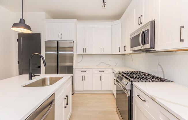 1 bed, 1 bath, 770 sqft, $2,225