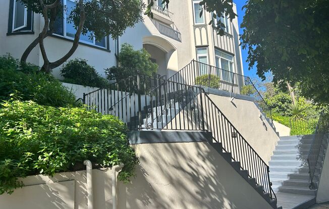 Russian Hill Large Studio Condo!