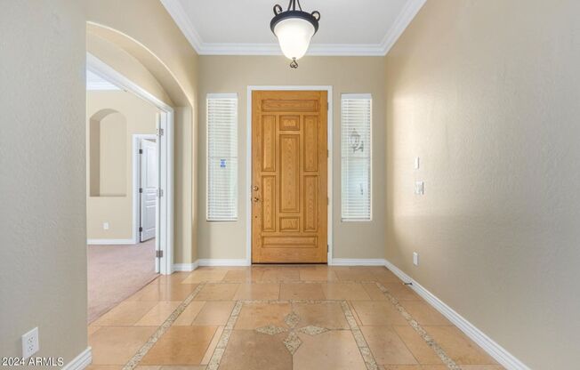 Beautiful 4 bedroom home in Glendale!! 3 car garage and RV Gate!