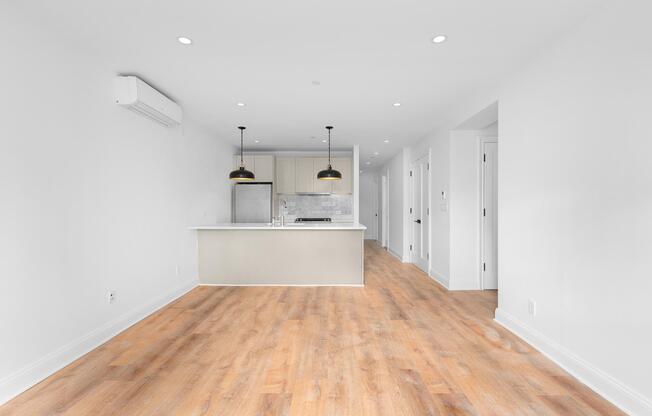 887 NICHOLAS AVE 2