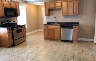 2 beds, 1 bath, $1,400, Unit 185 Harrison - Unit 1