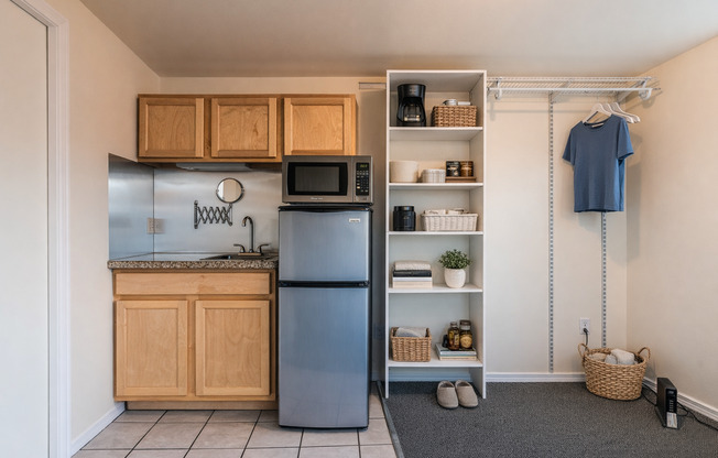 Studio, 1 bath, 130 sqft, $725, Unit D-3