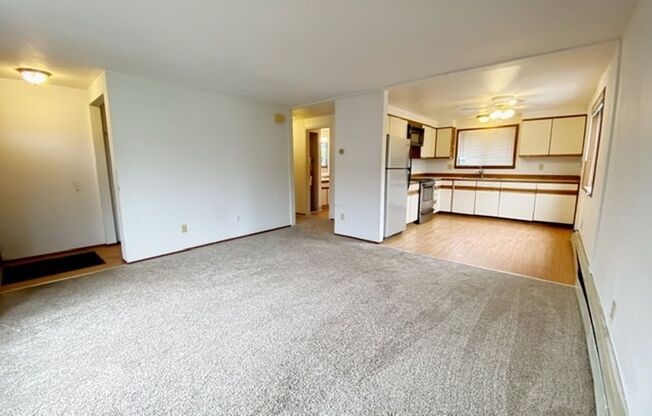 2 beds, 1 bath, $1,550, Unit A