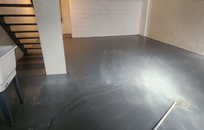 3 beds, 1 bath, 1,500 sqft, $1,300, Unit 1614-00