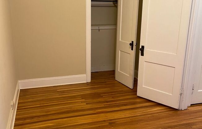 1 bed, 1 bath, 600 sqft, $969, Unit 215