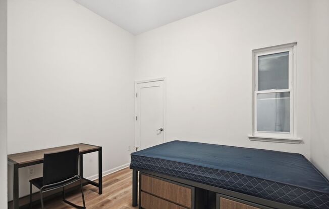3 beds, 2 baths, 500 sqft, $1,400, Unit Unit 203