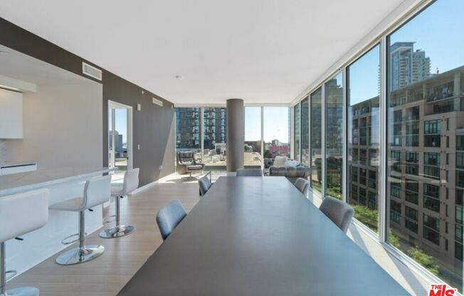 2 beds, 2 baths, 1,300 sqft, $4,300, Unit 1001