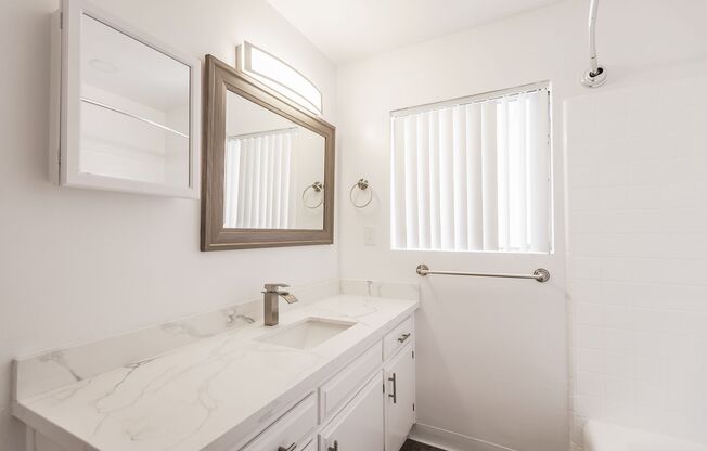 2 beds, 1 bath, 750 sqft, $2,098, Unit 108