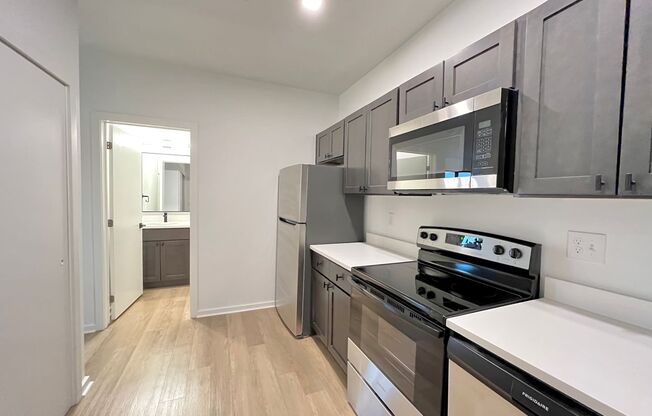 Studio, 1 bath, 414 sqft, $1,390, Unit 102