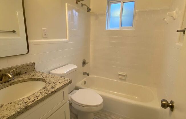 2 beds, 1 bath, 850 sqft, $1,620, Unit 497-D19