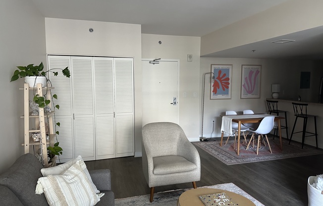 1 bed, 1 bath, 760 sqft, $2,715, Unit 720