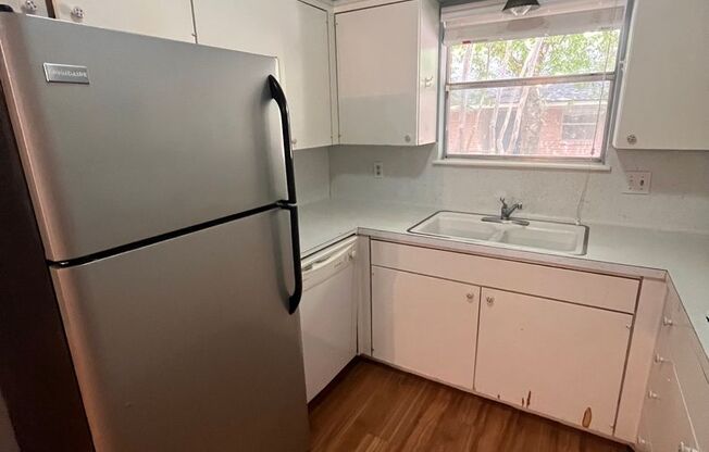 2 beds, 1 bath, 1,100 sqft, $1,800, Unit 703 E 45th- B