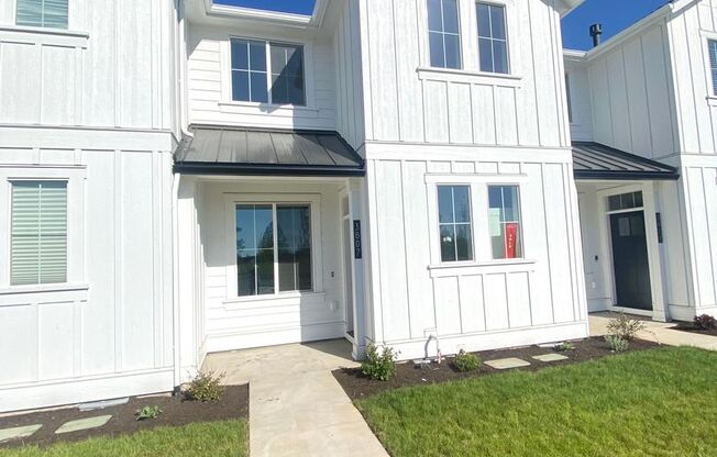 Brand NEW Palisch Townhome in Petrosa - Close to the Clubhouse and Park! 3807 NE Eagle