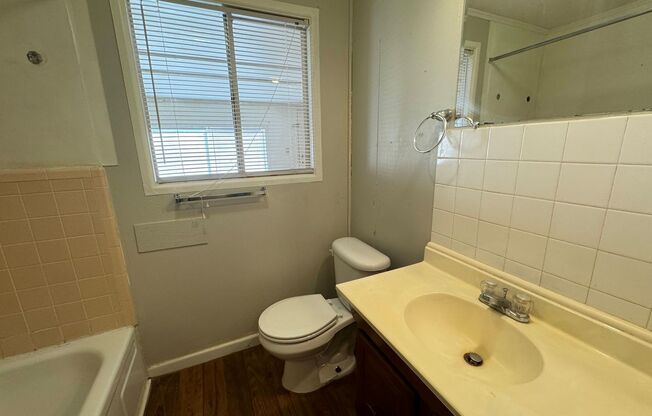 3 beds, 1 bath, $1,100