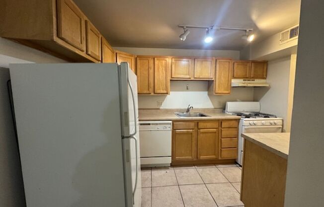 3 beds, 1 bath, 810 sqft, $1,590, Unit 732 S. Millvale Ave. #A1