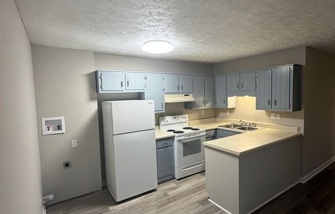 MOVE IN SPECIAL! HALF OFF FIRST FULL MONTHS RENT!!