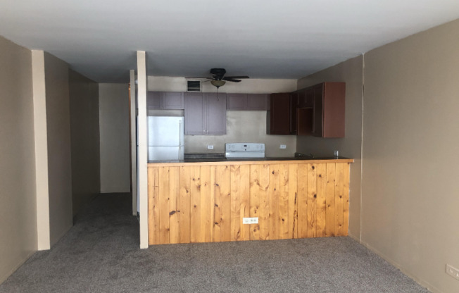 1636 N WLS 33