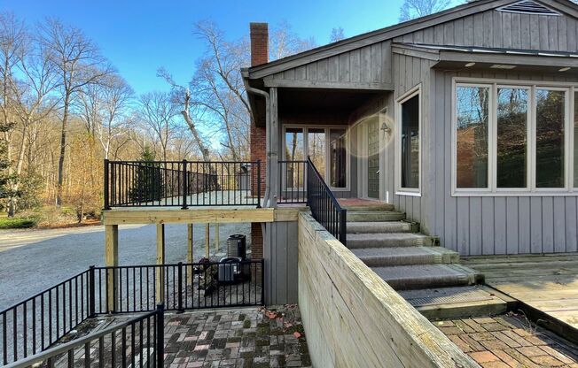 Glenview Hills HUGE 3 Bedroom 2.5 Bath Home with Privacy