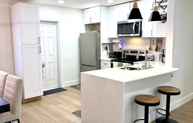 100 SW 7 ST
