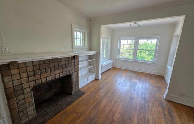 2544 N. Maryland Ave. (Fountain Blue)