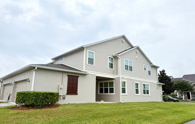 Spacious and Bright Townhome at Vineyards of Horizon West, Windermere