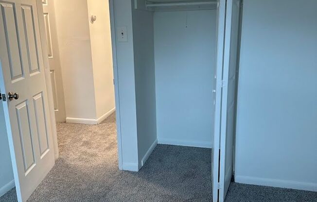 2 beds, 1 bath, 930 sqft, $1,490, Unit 48